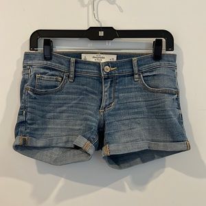 Abercrombie & Fitch Cuffed Denim Shorts. Size 0